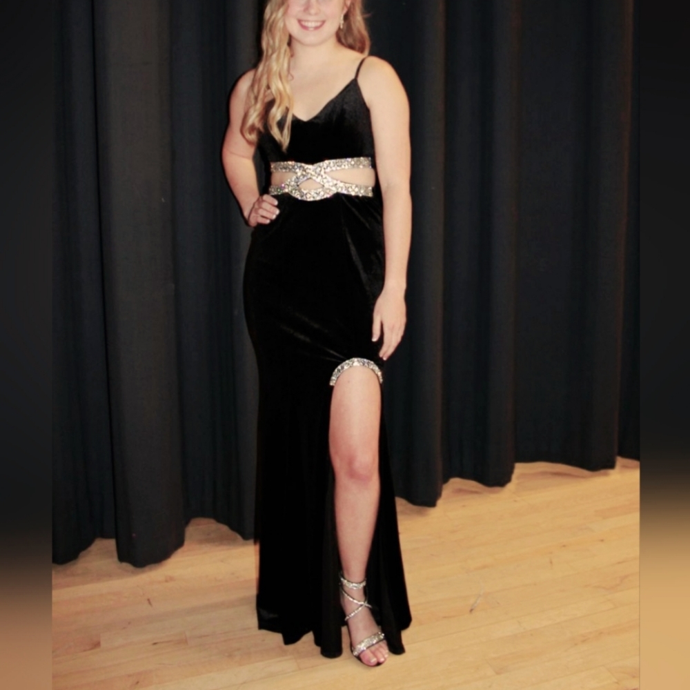 elegant black velvet prom/formal/evening gown
